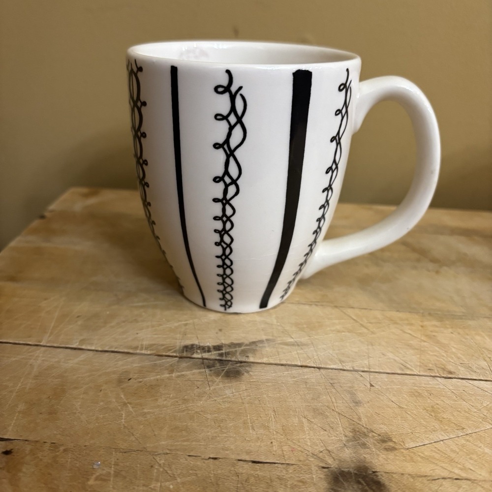 Pottery Barn Set Of 2 Black White Coffee Cups Mugs Made in Brazil‎ Vintage - Picture 4 of 8